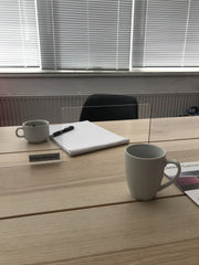 Mieten Sie eine Plexiglasscheibe, anstatt sie zu kaufen.