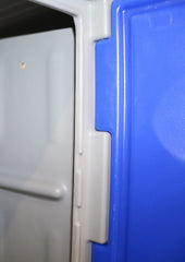 Kleiderschrank aus Kunststoff mit einer Tür