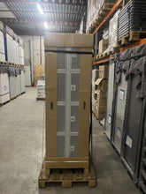 Zweispaltiger Drahtgitterschrank mit 8 Türen