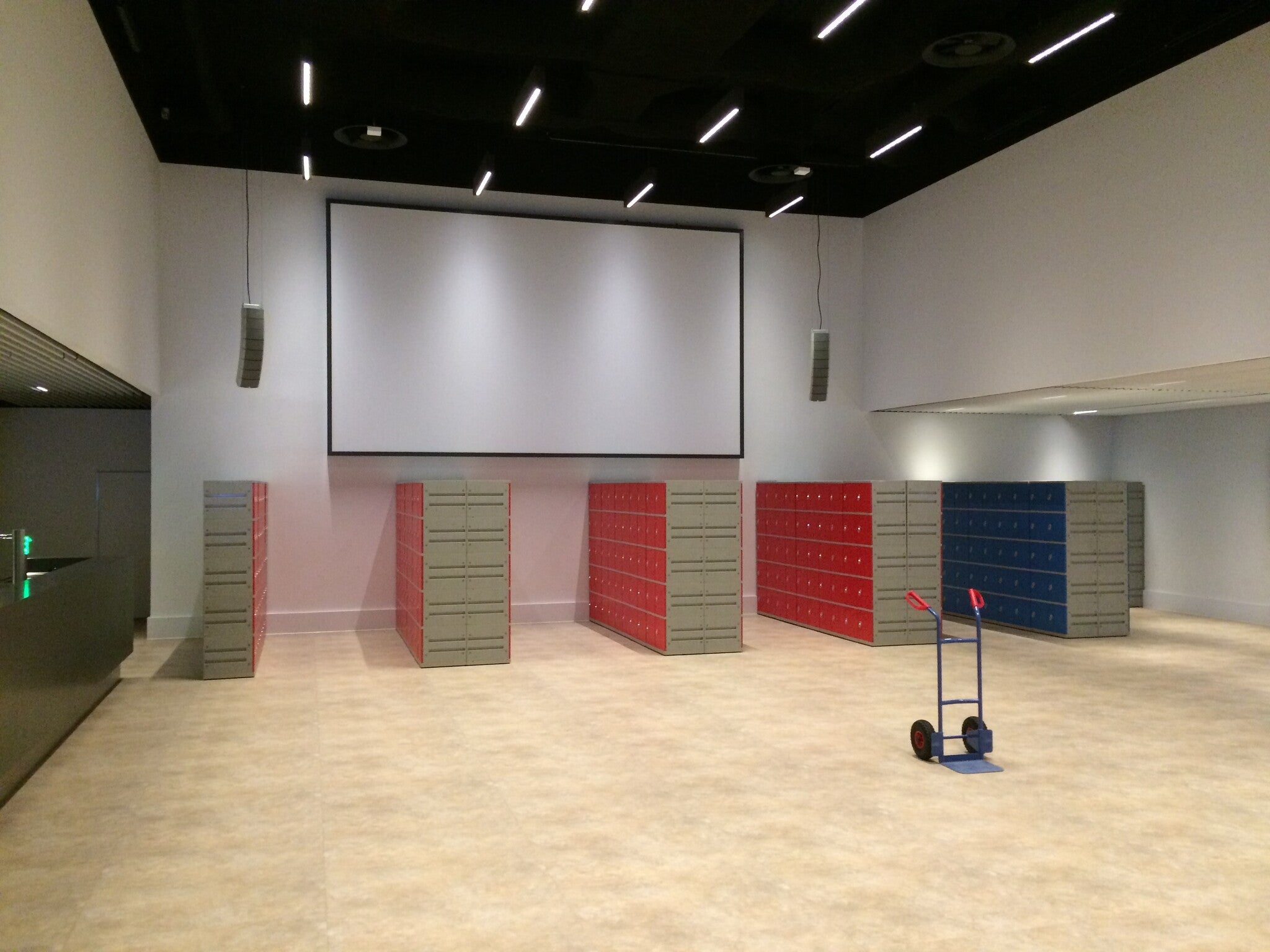 Kunststoffspind – Fünf Türen